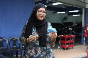 Lady Driver Sila &#8216;Lekat&#8217; 6 Info Ini Dalam Kepala, Bila Kereta Breakdown Anda Takkan Panik!