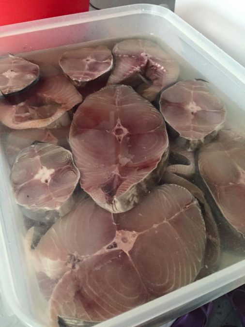 Ketahui Cara Betul Kekalkan Kesegaran Ikan Yang Disimpan Dalam Freezer, Boleh Tahan Berbulan!