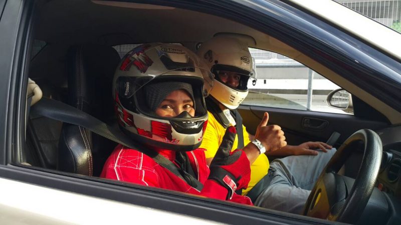 Wow! Nenek Vouge Empat Cucu Ini Memang ‘Garang’ Di Litar Lumba