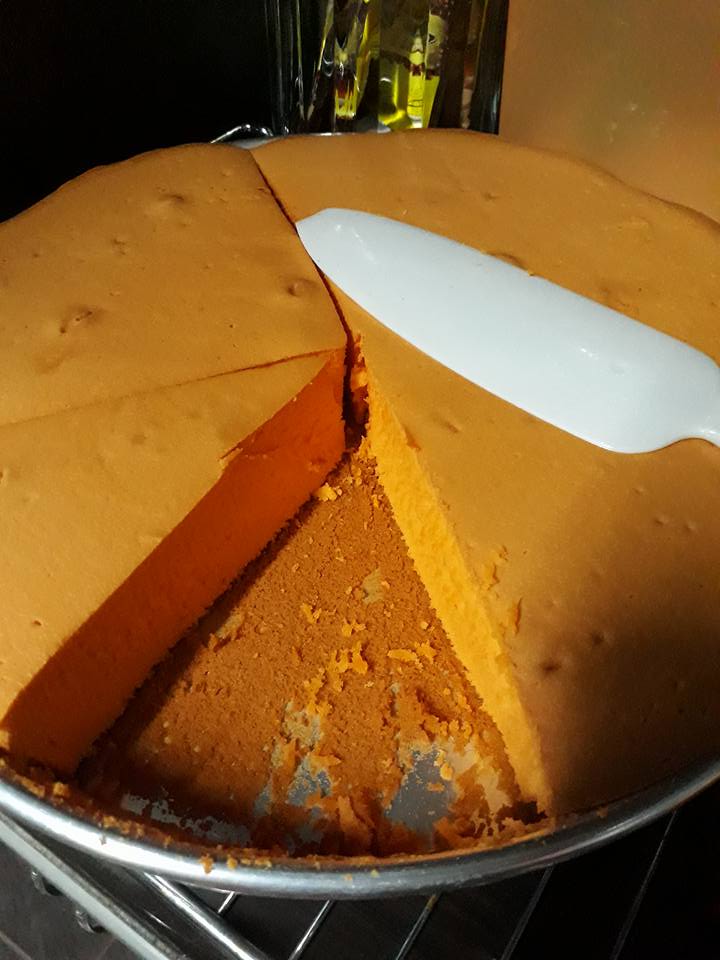 Tak Payah Nak Parut Kulit Oren, Guna Cara Ni Pun Boleh Buat Kek Oren Jadi Gebu & Sedap