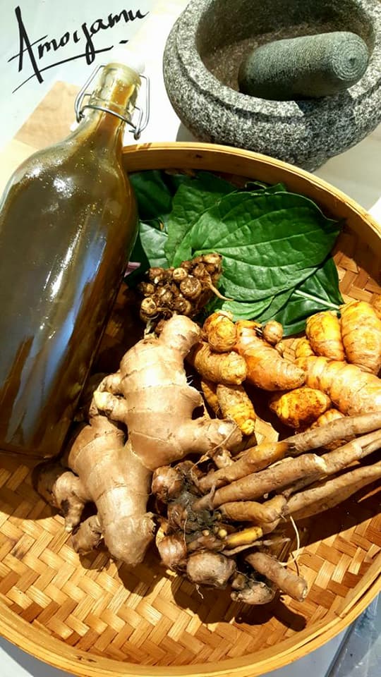 Wanita Cina Ini Kongsi Resipi Jamu Asam Kunyit Herba & Rajin Amalkannya Dari Usia Muda Untuk Nampak Awet Muda