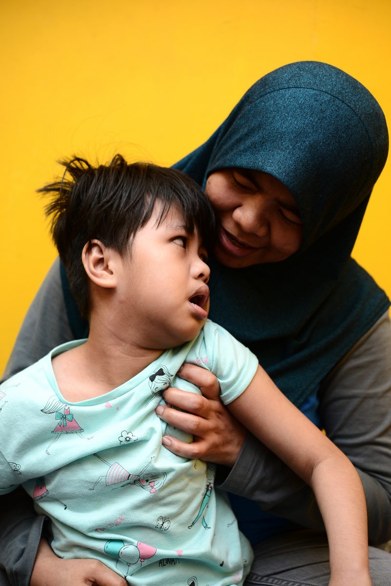 Auni Alami Cerebral Palsy, Mak Ayah Refinance Rumah, Jual Burger Berwarna Janji Anak Pulih Dan 5 Yang Lain Cukup Makan