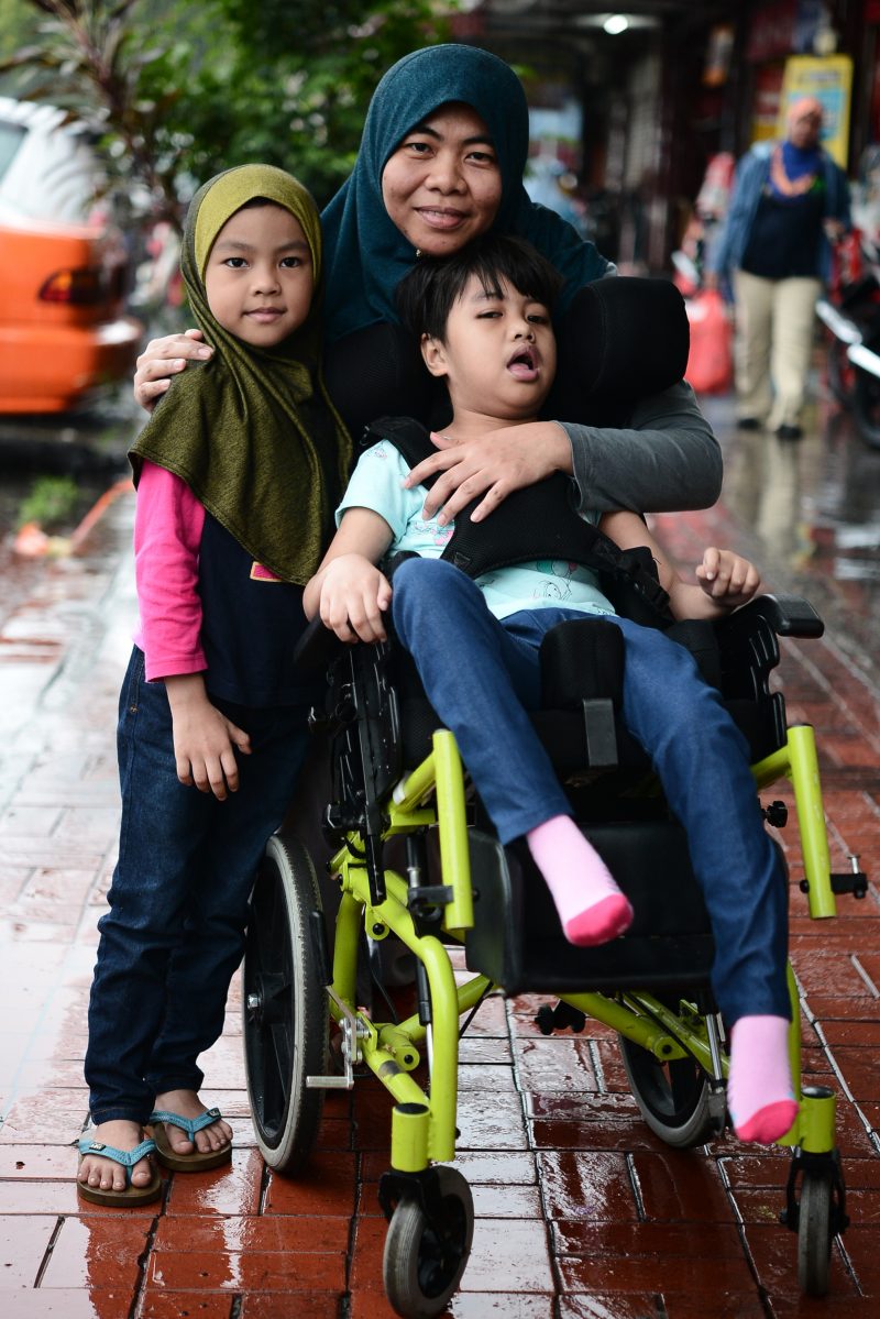 Auni Alami Cerebral Palsy, Mak Ayah Refinance Rumah, Jual Burger Berwarna Janji Anak Pulih Dan 5 Yang Lain Cukup Makan