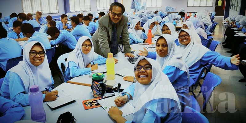 Walau Tak Kenal Abjad Rumi, 15 Daripada 17 Orang Anak Tokoh Ibu Bapa Malaysia Ini Lulusan Universiti