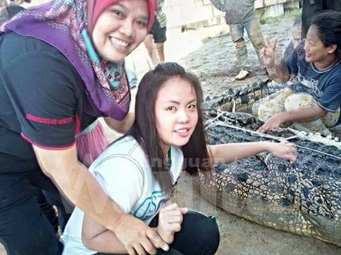 image (2) Ketika Berbot Ke Sekolah, Guru Saksikan Buaya Tewas Di Tangan Pawang Bersenjata Sebatang Buluh
