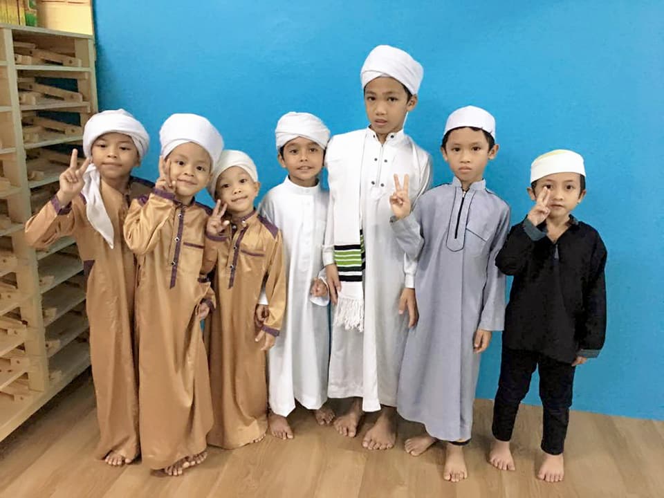 Jika Terasa Jauh Dengan Anak, Cubalah Sunnah Makan Satu Talam