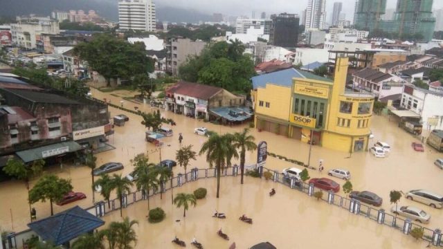 #PrayForPenang : Mangsa Banjir Terus Meningkat, 5 Daerah Lumpuh & 7 Disahkan Maut