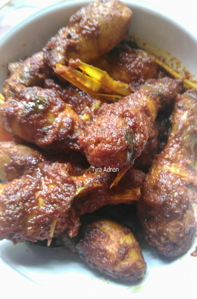 Resipi Ayam Sambal Bali, Menu Wajib Pagi Raya Keluarga Wanita Ini, Tapi Masak Hari Biasa Pun Sesuai Sangat!