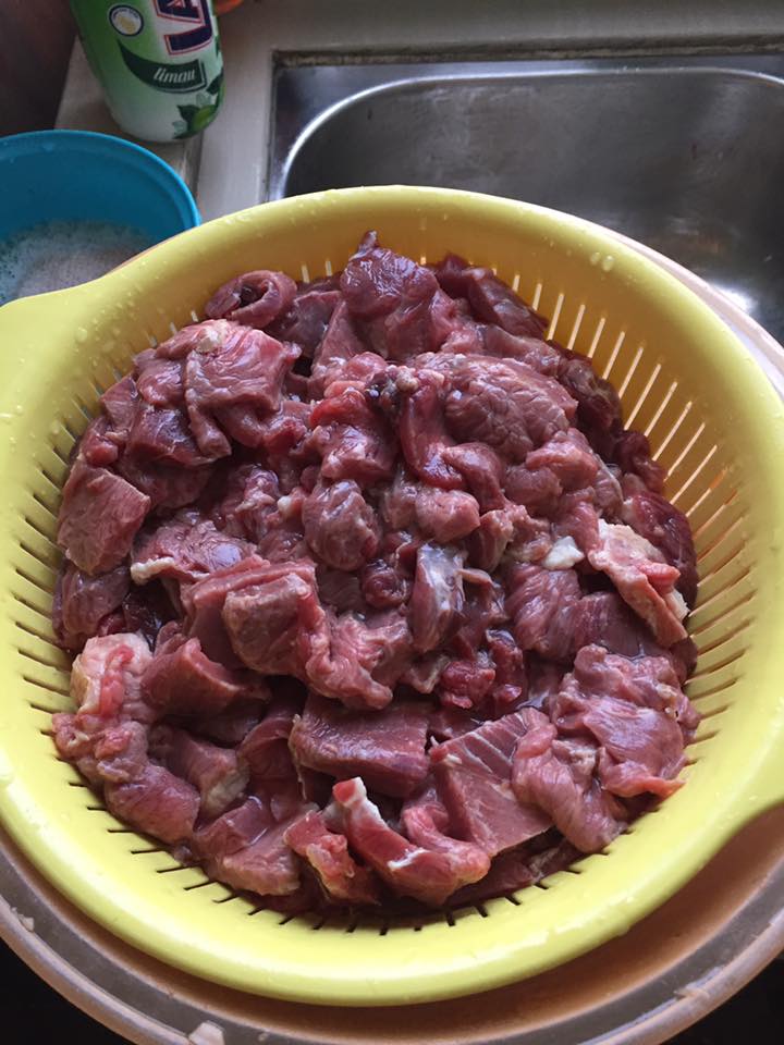 Chef Ini Kongsi Petua Basuh, Potong & Lembutkan Daging Dengan Cepat, Kena Ikut Cara Ini!