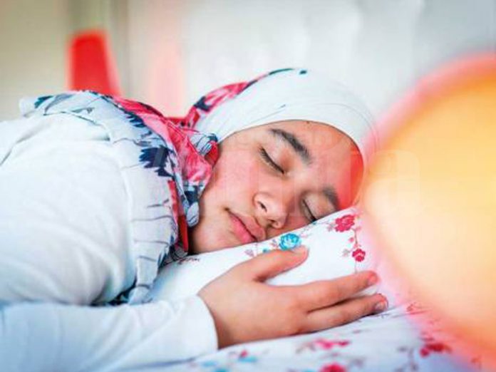 wanita tidur