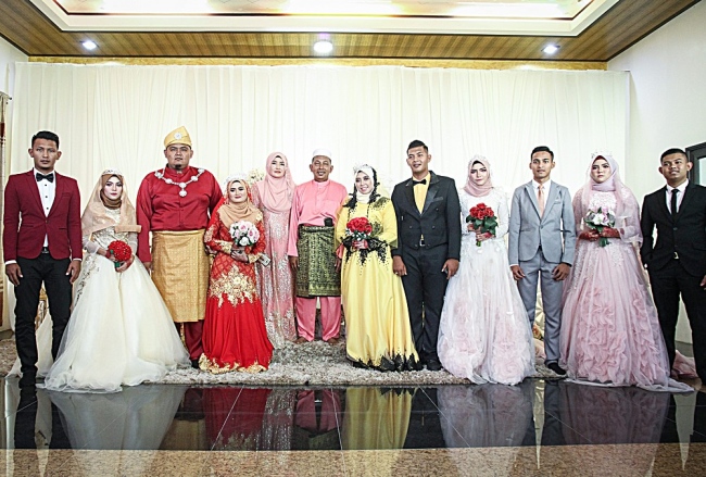 Lima Beradik Kahwin Serentak. Jemput 10 Ribu Tetamu, Sediakan 3 Kerbau, 2 lembu & 200 Ayam Untuk Lauk Kenduri!