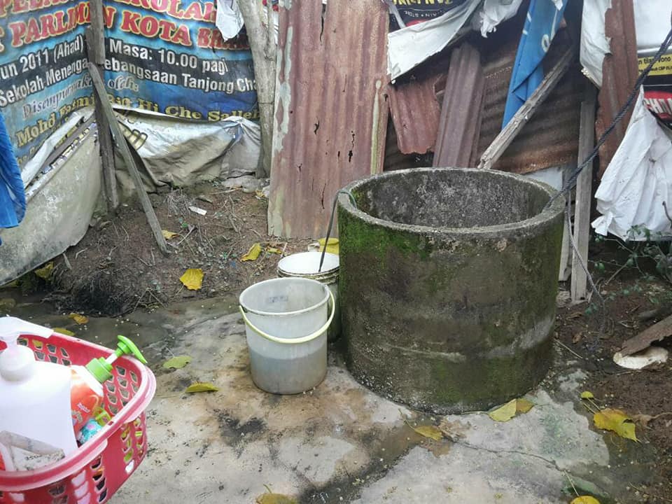 Dah 2 Hari Kami Tak Makan Nasi, Cuma Bertahan Dengan Roti Pemberian Jiran