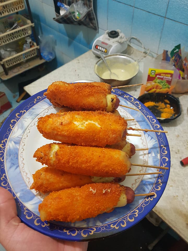 Buat Sosej Cheese Crispy, Rahsianya Perlu Digoreng Api Perlahan Barulah Kulit Jadi Rangup & Kejunya Tak Cair!