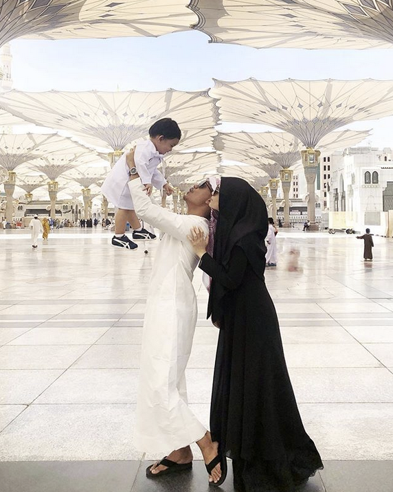 &#8216;Anak Menangis Minta Susu, Sekali Yang Keluar Darah’ Pengalaman Breastfeeding Ameera Zaini Sebak