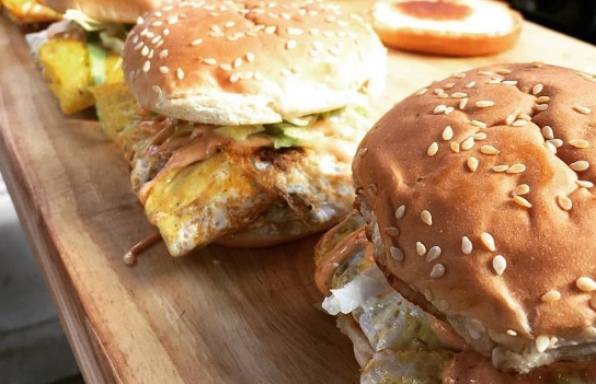 Peniaga Burger Kongsi Ilmu 12 Tip Masak Burger Rasa Luarbiasa Sedapnya!