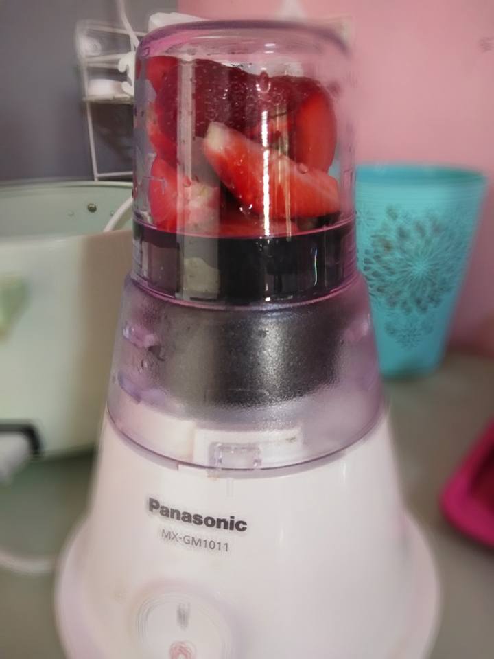 Strawberi Bila Campur Madu, Berkesan Sungguh Matikan Jerawat