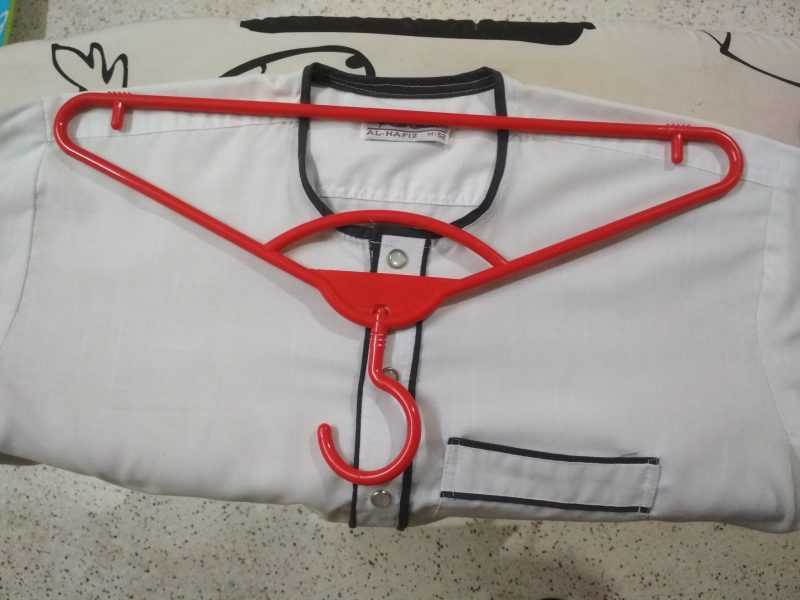 Cuma Guna 2 Hanger, Baju Lepas Iron Kekal Licin Dan Tak Berkedut
