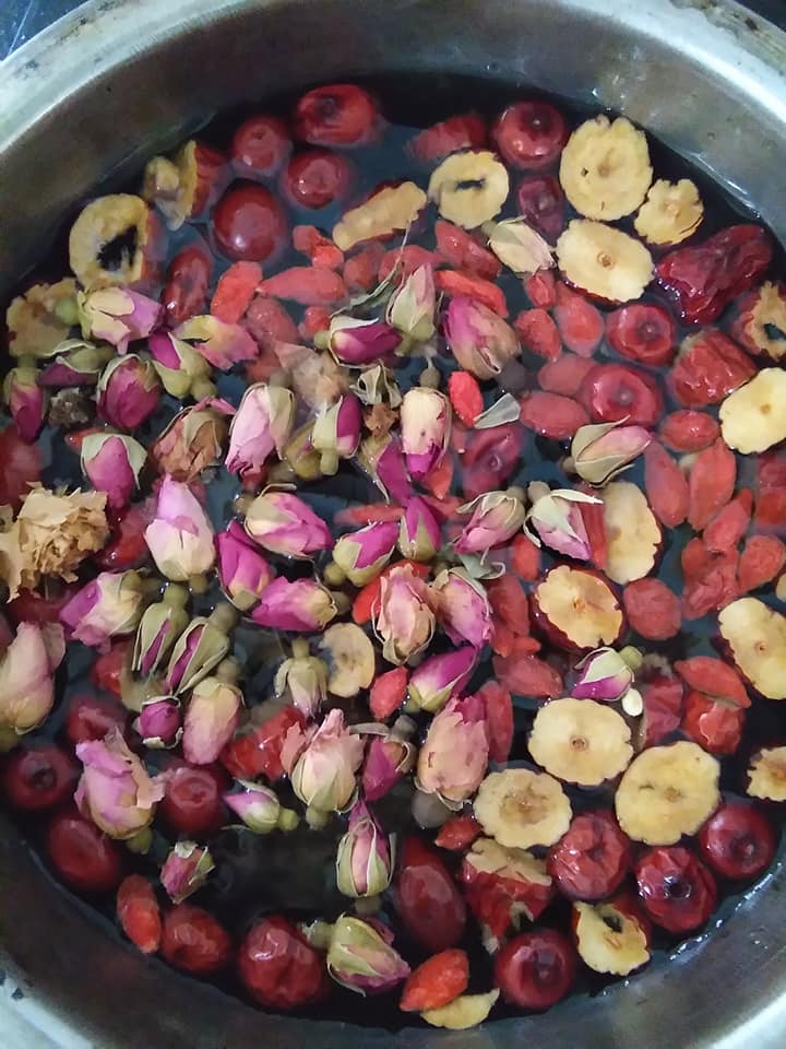 Ini Petua Dari Kawan Cina, Air Rebusan Kurma Merah Berkesan Tambah Susu Badan